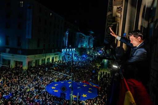 Nicușor Dan at the balcony of his campaign headquarters, saluting the crowd